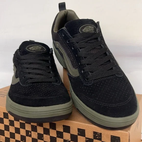 Vans WMNS Zahba
Fatigue/Black
VN0007QQFTB
SNEAKERS - Picture 7 of 16